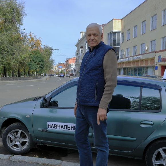 Автошкола Віраж інструктор з водіння в Харкові практичні заняття